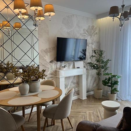 Family & Business Sauna Apartments Plac Wolnosci Centrum Downtow, - Piekny Apartament - 5 Bedroom With Private Sauna, Bath With Hydromassage, Parking, Catering Options เคียลเซ ภายนอก รูปภาพ
