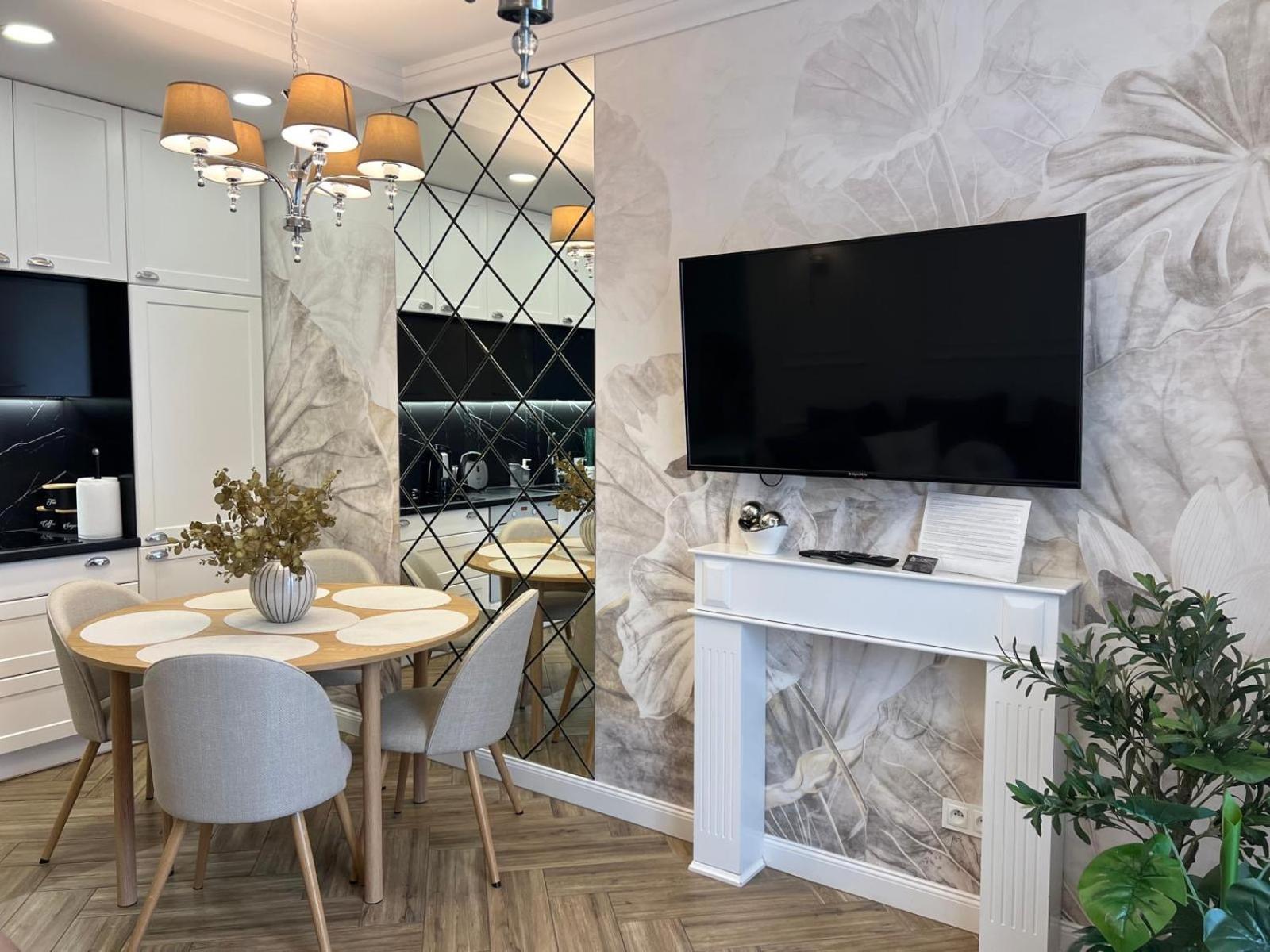 Family & Business Sauna Apartments Plac Wolnosci Centrum Downtow, - Piekny Apartament - 5 Bedroom With Private Sauna, Bath With Hydromassage, Parking, Catering Options เคียลเซ ภายนอก รูปภาพ
