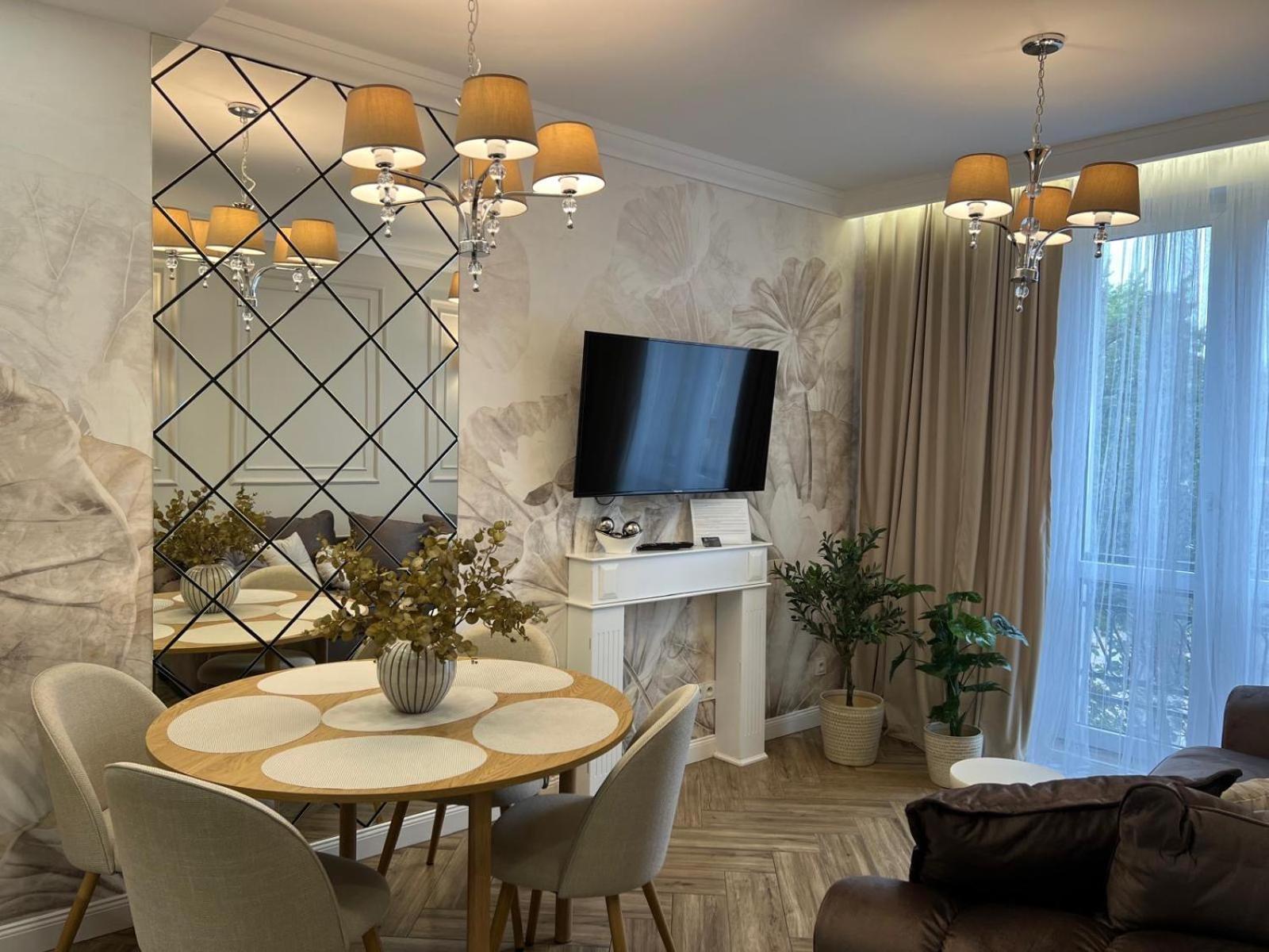 Family & Business Sauna Apartments Plac Wolnosci Centrum Downtow, - Piekny Apartament - 5 Bedroom With Private Sauna, Bath With Hydromassage, Parking, Catering Options เคียลเซ ภายนอก รูปภาพ