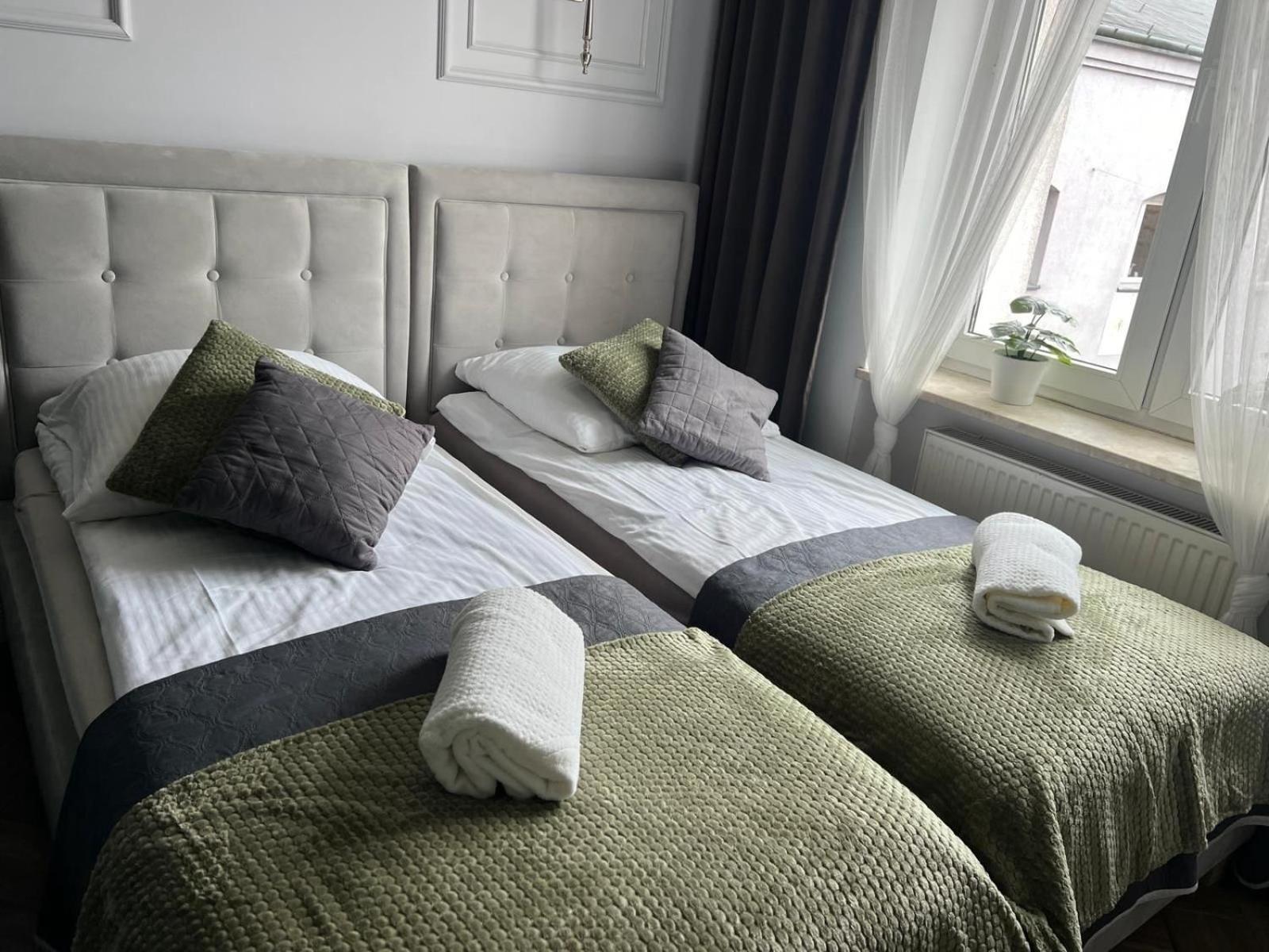 Family & Business Sauna Apartments Plac Wolnosci Centrum Downtow, - Piekny Apartament - 5 Bedroom With Private Sauna, Bath With Hydromassage, Parking, Catering Options เคียลเซ ภายนอก รูปภาพ