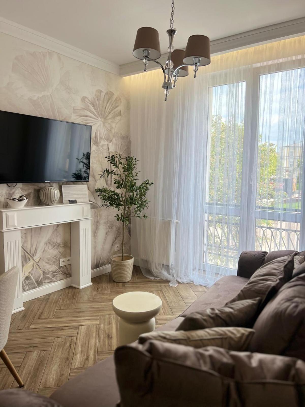 Family & Business Sauna Apartments Plac Wolnosci Centrum Downtow, - Piekny Apartament - 5 Bedroom With Private Sauna, Bath With Hydromassage, Parking, Catering Options เคียลเซ ภายนอก รูปภาพ