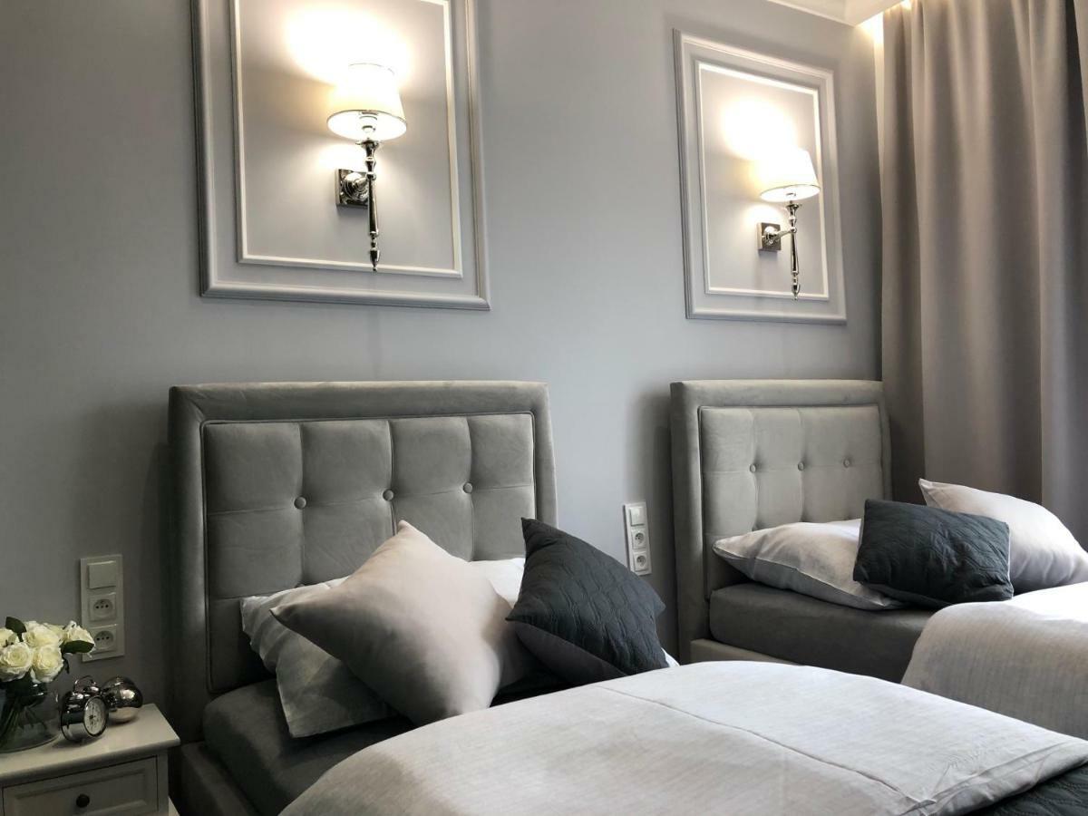 Family & Business Sauna Apartments Plac Wolnosci Centrum Downtow, - Piekny Apartament - 5 Bedroom With Private Sauna, Bath With Hydromassage, Parking, Catering Options เคียลเซ ภายนอก รูปภาพ